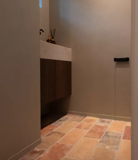 Recuup terracotta in toilet